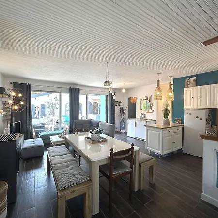 Casa de Férias Maison Spacieuse Proche Plage, 4 Chambres, Terrasse, Parking, Internet à St-gilles - Fr-1-224-820 *