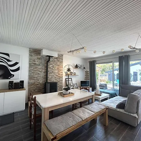 Casa de Férias Maison Spacieuse Proche Plage, 4 Chambres, Terrasse, Parking, Internet à St-gilles - Fr-1-224-820